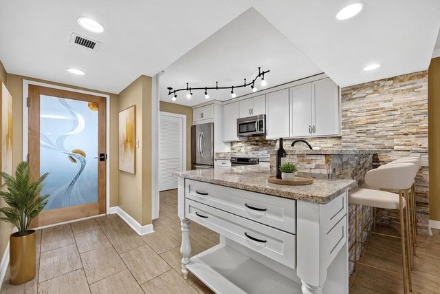 200 Wagner Pl Apt 805, Memphis, TN 38103