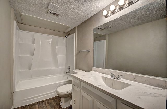 707 E Shady Grove Road, Irving, TX 75060