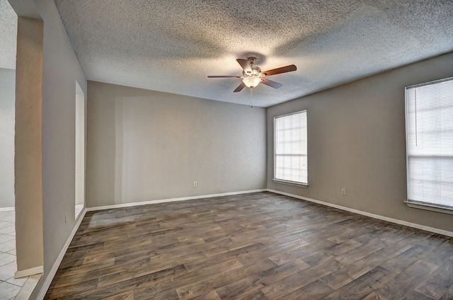707 E Shady Grove Road, Irving, TX 75060