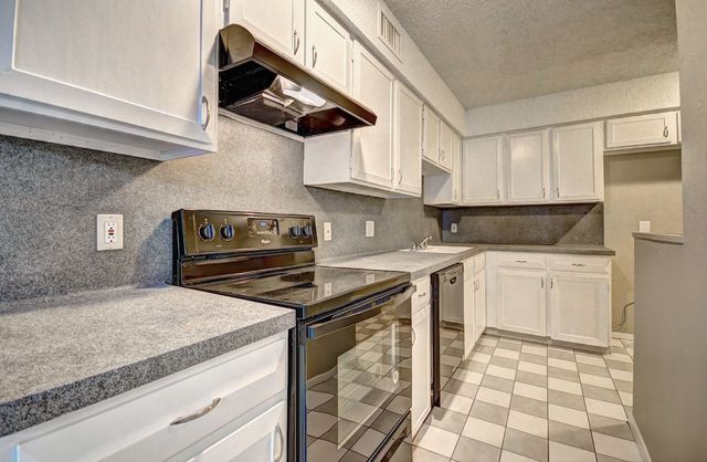 707 E Shady Grove Road, Irving, TX 75060