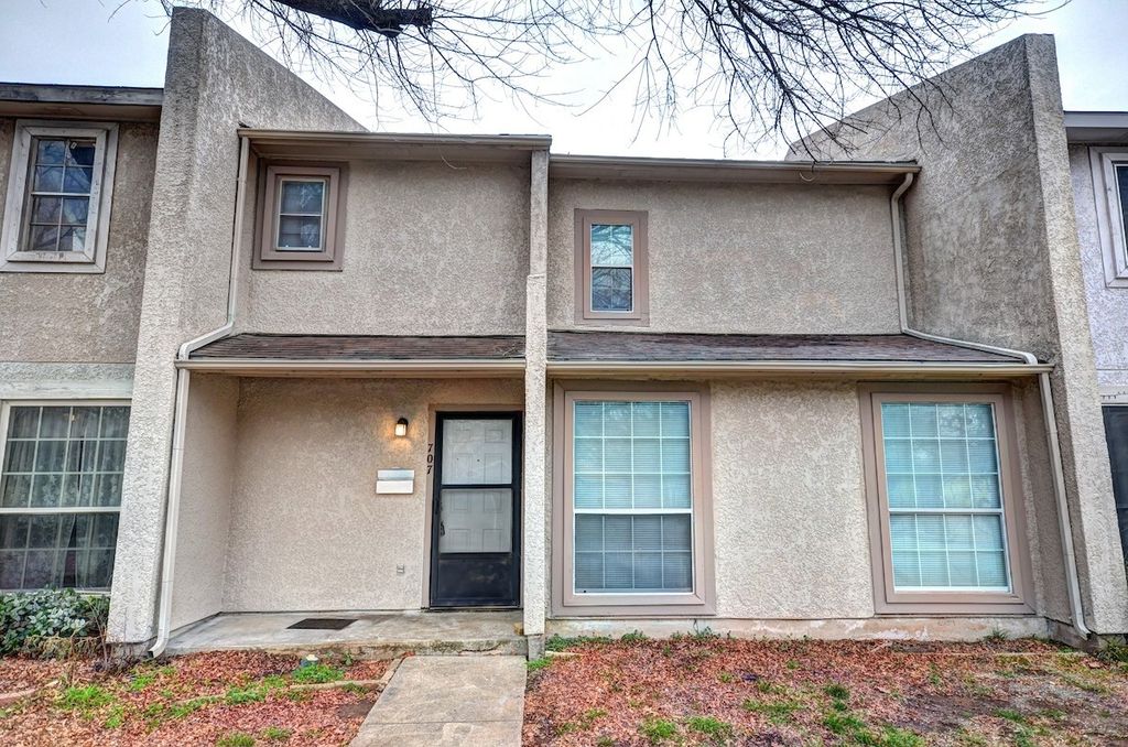 707 E Shady Grove Road, Irving, TX 75060