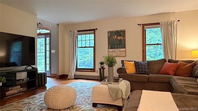 40 Kleinekill Drive, New Paltz, NY 12561