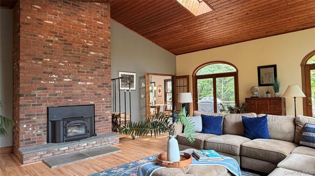 40 Kleinekill Drive, New Paltz, NY 12561