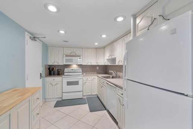 10777 W Sample Road 918, Coral Springs, FL 33065