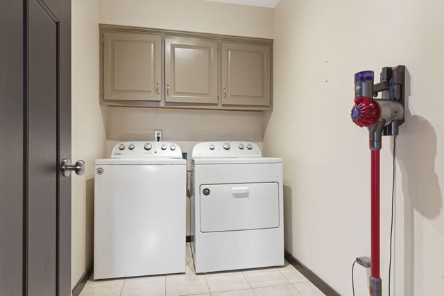 1811 E Vincent Drive, Springfield, MO 65804