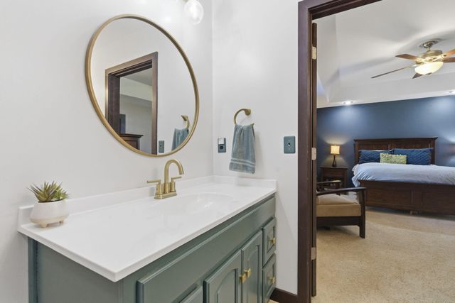 1811 E Vincent Drive, Springfield, MO 65804