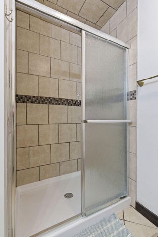 1811 E Vincent Drive, Springfield, MO 65804