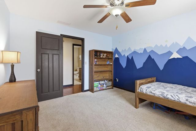 1811 E Vincent Drive, Springfield, MO 65804