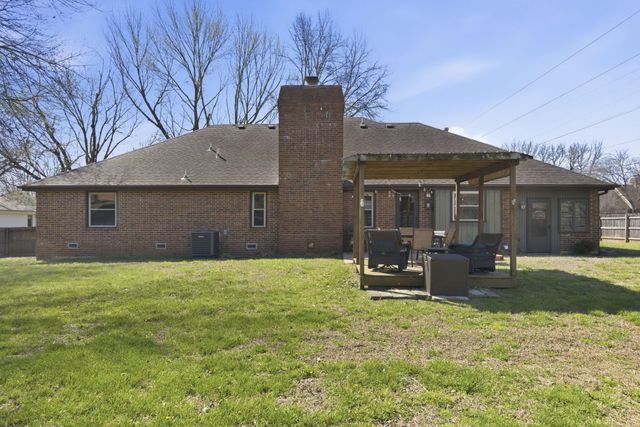 1811 E Vincent Drive, Springfield, MO 65804