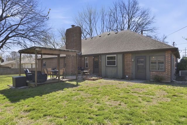 1811 E Vincent Drive, Springfield, MO 65804