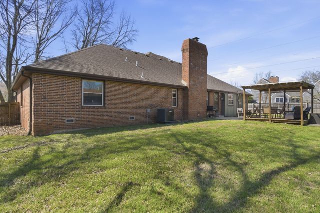 1811 E Vincent Drive, Springfield, MO 65804