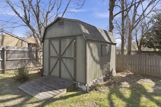 1811 E Vincent Drive, Springfield, MO 65804