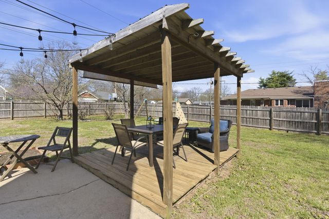 1811 E Vincent Drive, Springfield, MO 65804