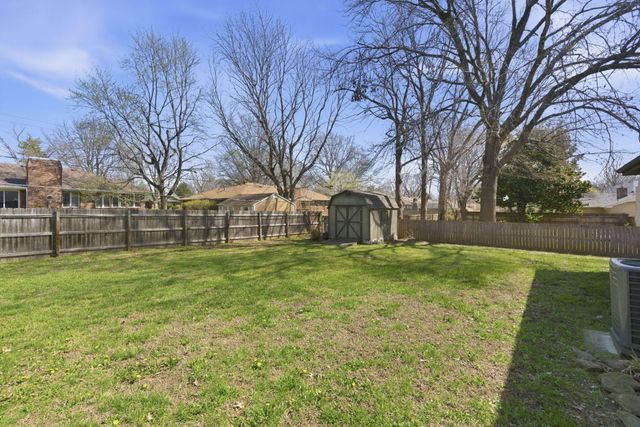 1811 E Vincent Drive, Springfield, MO 65804