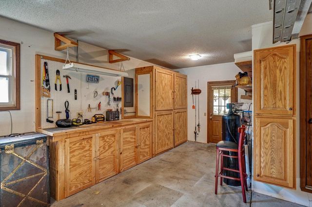 1811 E Vincent Drive, Springfield, MO 65804