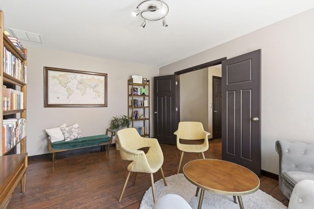 1811 E Vincent Drive, Springfield, MO 65804