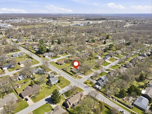 1811 E Vincent Drive, Springfield, MO 65804