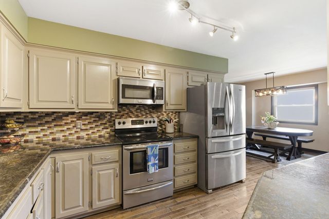 1811 E Vincent Drive, Springfield, MO 65804