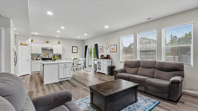 1213 E Silver Pine Rd, Colbert, WA 99005