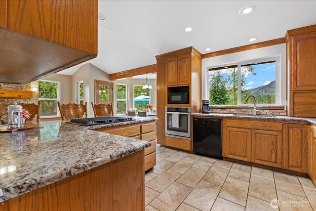 15619 N Trangen Loop Road, Arlington, WA 98223