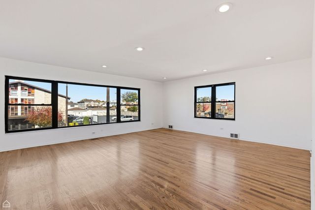 6121 W Belmont Avenue, Chicago, IL 60634