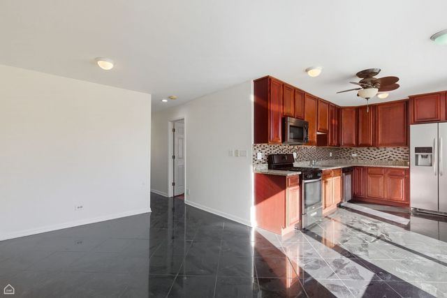 6121 W Belmont Avenue, Chicago, IL 60634