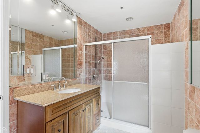 6121 W Belmont Avenue, Chicago, IL 60634