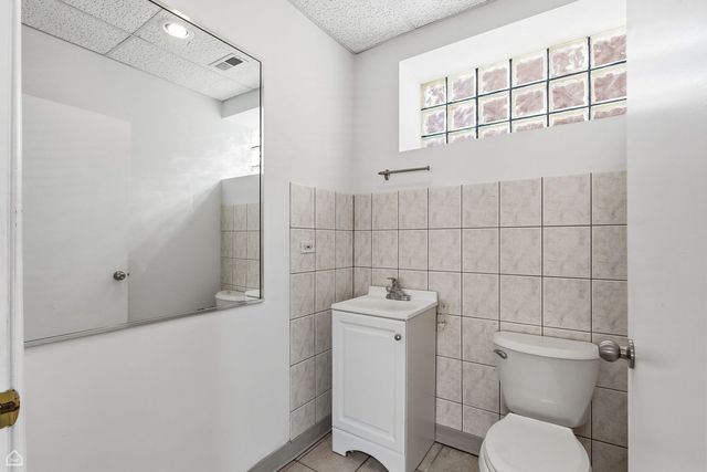 6121 W Belmont Avenue, Chicago, IL 60634