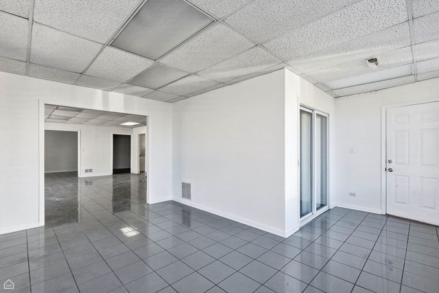 6121 W Belmont Avenue, Chicago, IL 60634