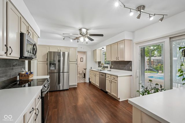 6736 Grosvenor Place, Indianapolis, IN 46220