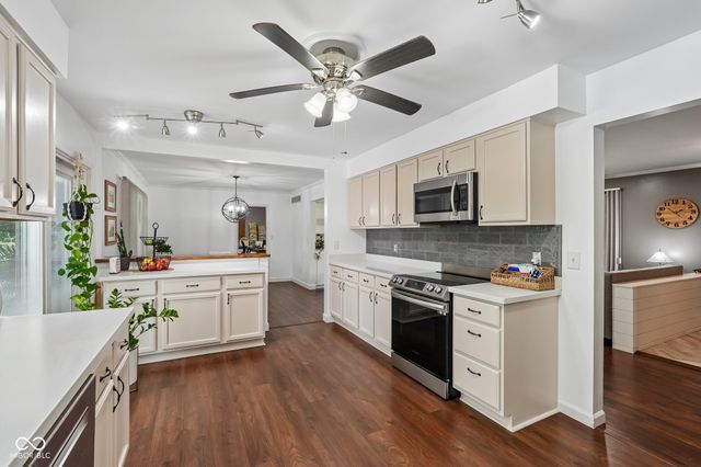 6736 Grosvenor Place, Indianapolis, IN 46220