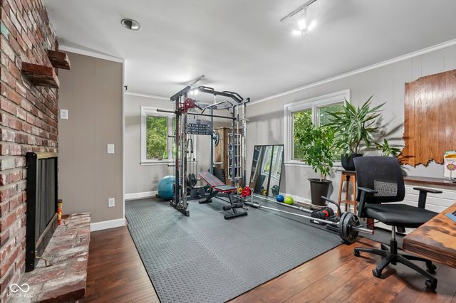 6736 Grosvenor Place, Indianapolis, IN 46220