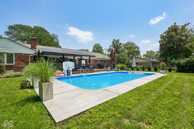6736 Grosvenor Place, Indianapolis, IN 46220