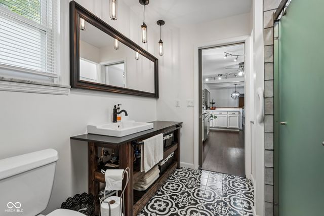 6736 Grosvenor Place, Indianapolis, IN 46220