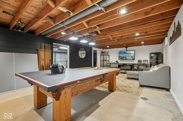 6736 Grosvenor Place, Indianapolis, IN 46220