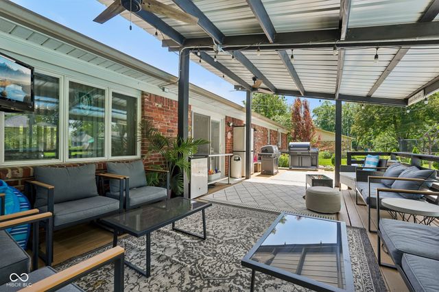 6736 Grosvenor Place, Indianapolis, IN 46220