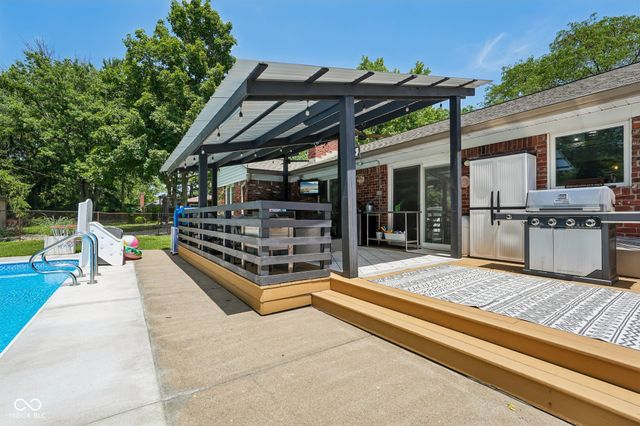 6736 Grosvenor Place, Indianapolis, IN 46220