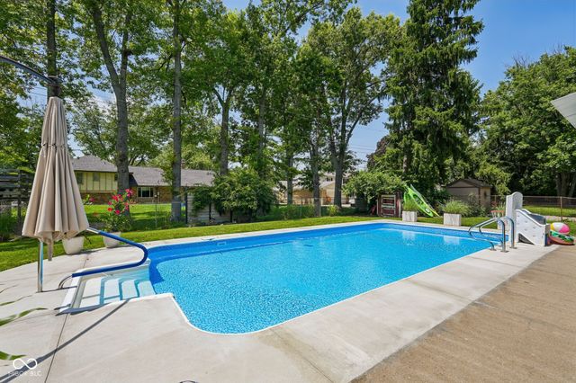 6736 Grosvenor Place, Indianapolis, IN 46220