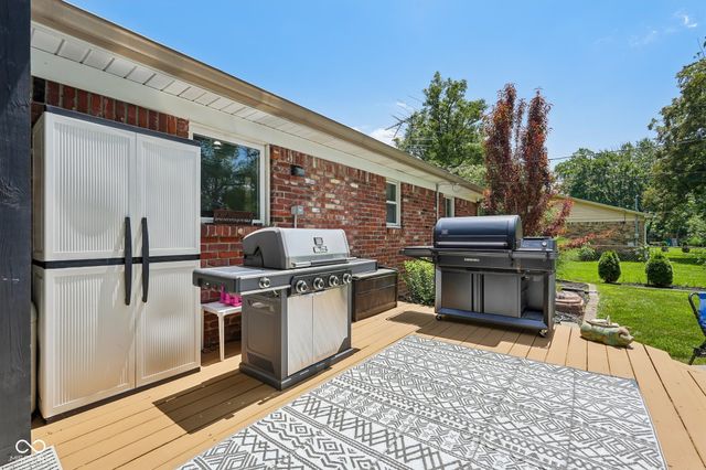 6736 Grosvenor Place, Indianapolis, IN 46220