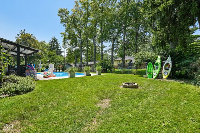 6736 Grosvenor Place, Indianapolis, IN 46220