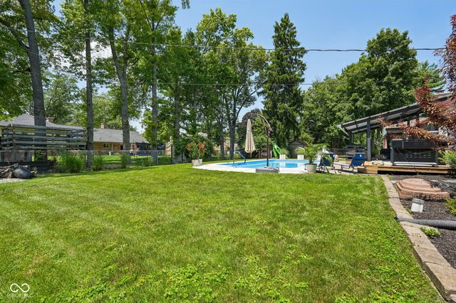 6736 Grosvenor Place, Indianapolis, IN 46220
