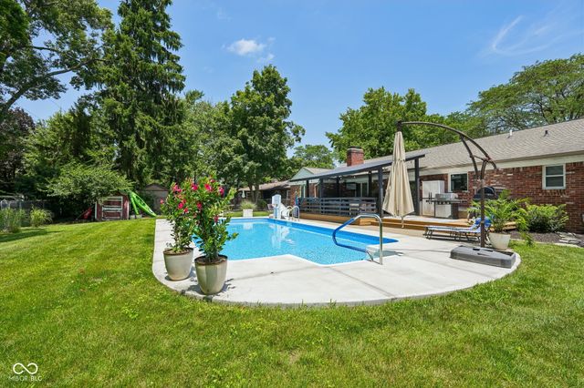 6736 Grosvenor Place, Indianapolis, IN 46220