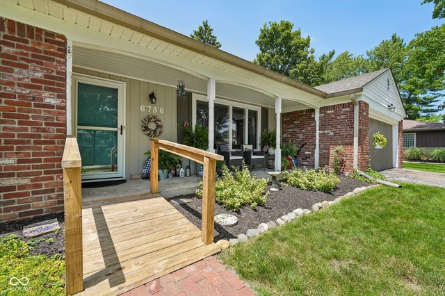 6736 Grosvenor Place, Indianapolis, IN 46220