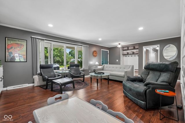 6736 Grosvenor Place, Indianapolis, IN 46220