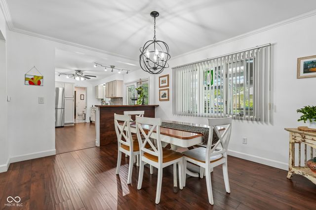 6736 Grosvenor Place, Indianapolis, IN 46220