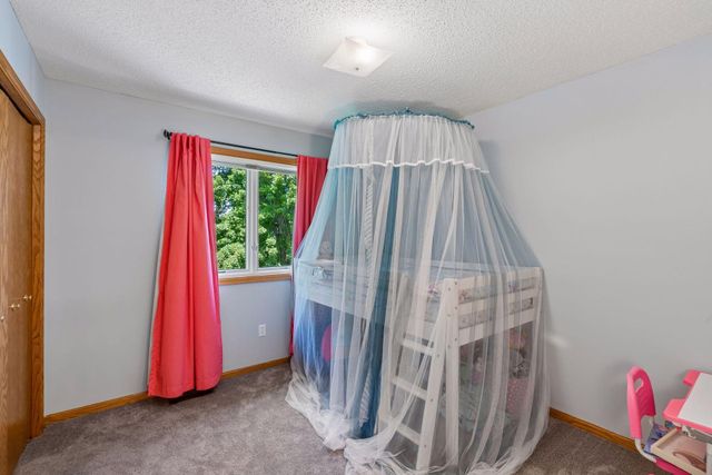2105 Grimm Road, Chaska, MN 55318