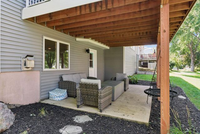 2105 Grimm Road, Chaska, MN 55318