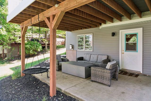 2105 Grimm Road, Chaska, MN 55318