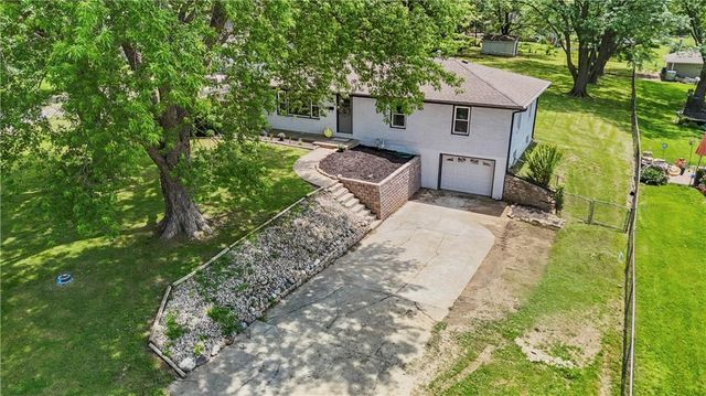 13101 NW Porter Road, Parkville, MO 64152