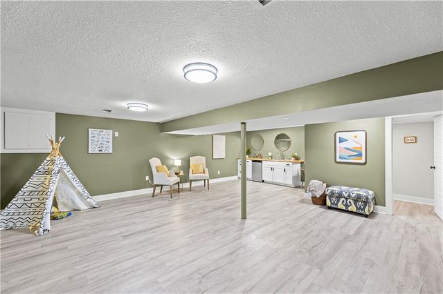 13101 NW Porter Road, Parkville, MO 64152